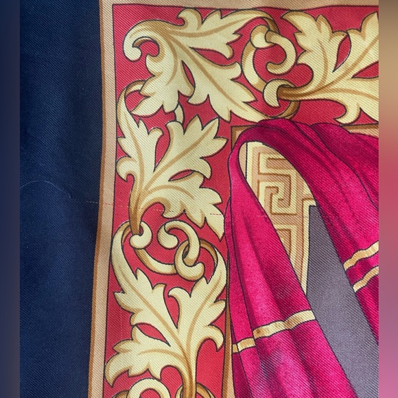 Rare Vintage Salvatore Ferragamo Silk Scarf, Parrot 🦜 Tropical Bird Theme - Picture 9 of 10